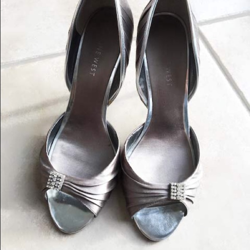 NINE WEST Taupe Peep Toe Heels